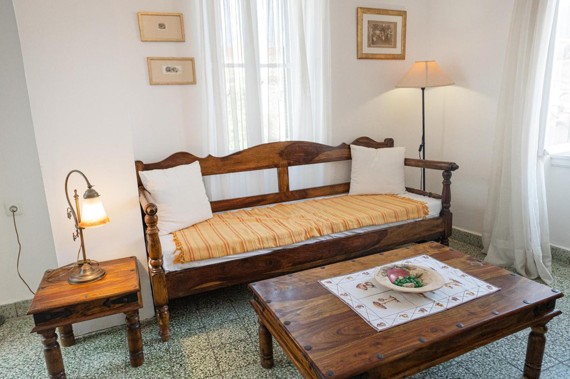 Elisabeth's Traditional House In Poros Appartamento *